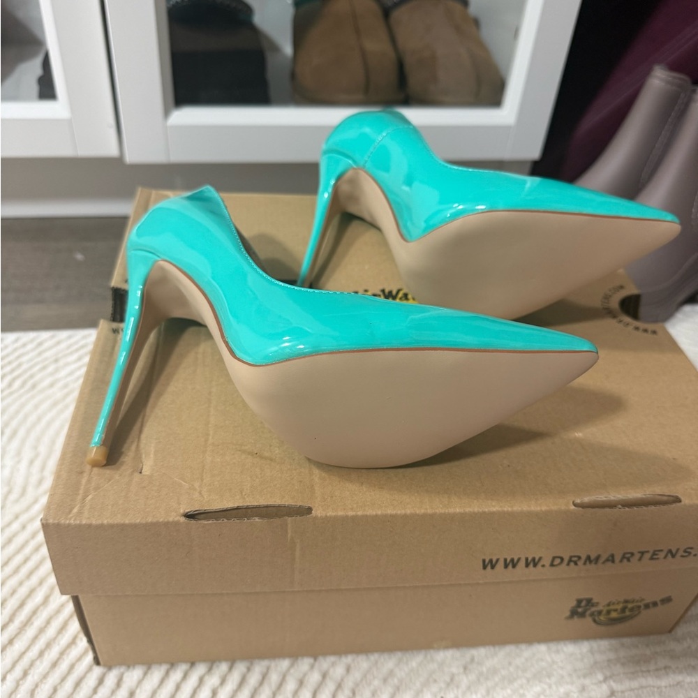 Women’s Teal Patent Pointed-Toe Stiletto Heels - Picture 3 of 3